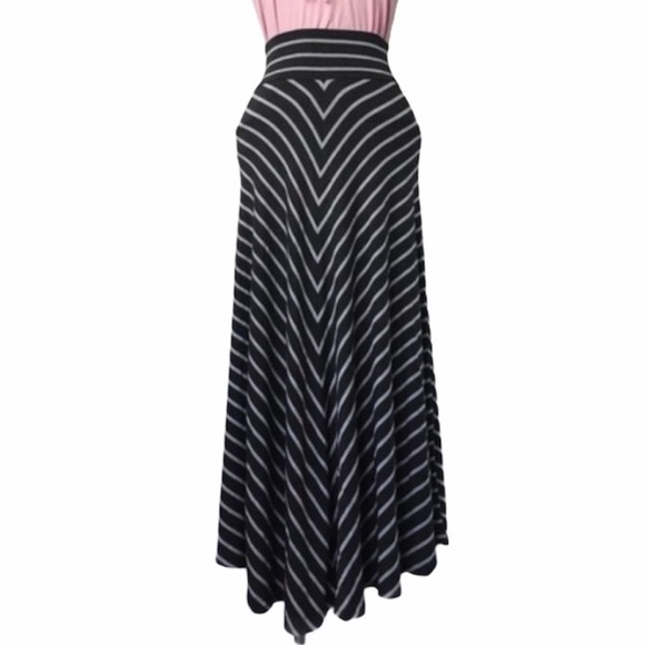 KENNETH COLE Striped Knit Maxi Skirt Dark and Light Gray Sz XS - Picture 2 of 9